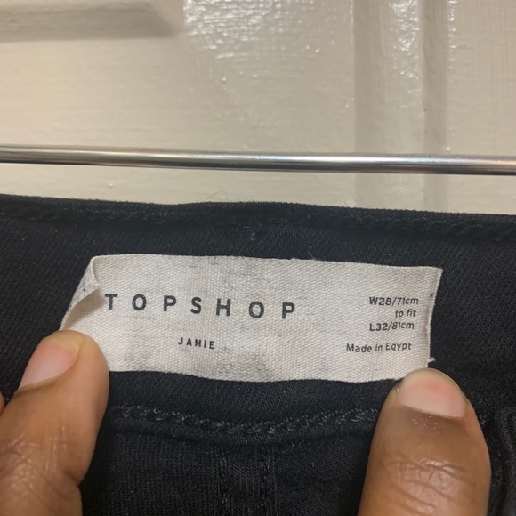 Topshop Jamie Jeans in Black - Picture 3 of 4